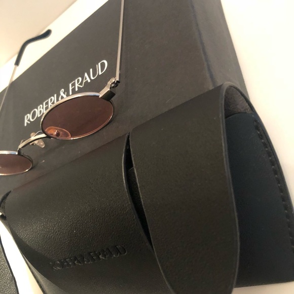 Designer sunglasses - Picture 4 of 6